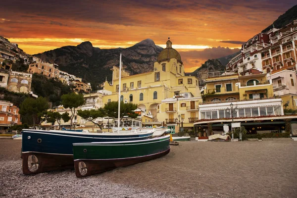 Beau paysage de positano ville la plus populaire destination de voyage — Photo
