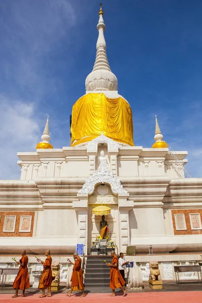 MAHASARAKHAM THAILAND - JULY8,2017 : thai buddha munk praying ar — Stock Photo, Image