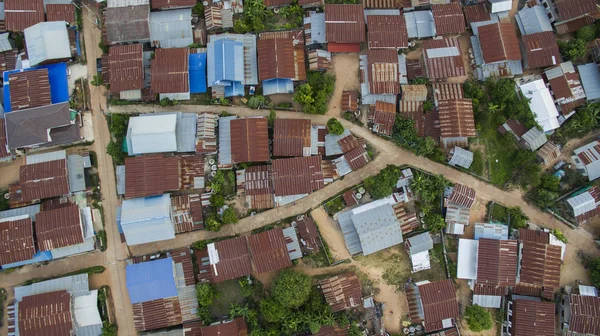 Mahasarakarm t Kuzey Doğu yoksul ev çatı havadan görünümü — Stok fotoğraf