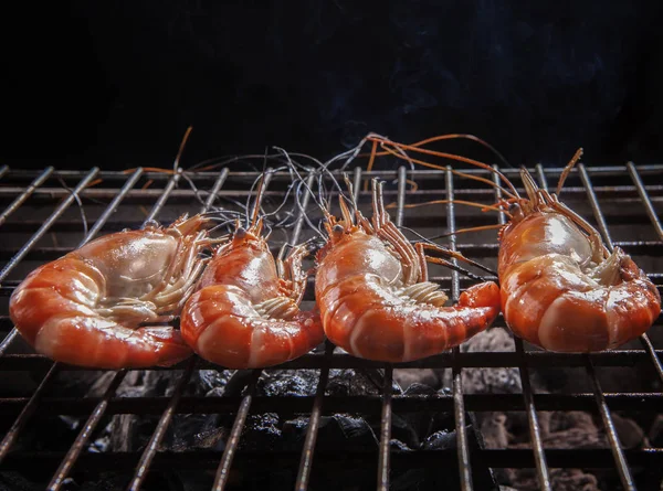 karides, soba Barbekü ateşe ızgara karides