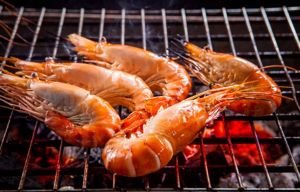 Shrimp ,prawns grilled on barbecue fire stove — Stock Photo, Image