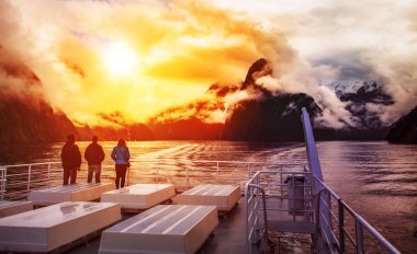 turistik gezi tekne milford ses fiordland Ulusal par