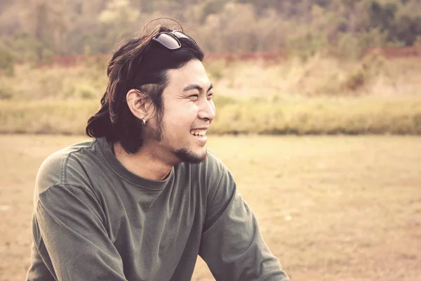 Închide fața tânărului asiatic care râde emoție de fericire — Fotografie, imagine de stoc