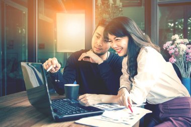 Asya başlamak yukarıya, h ile bilgisayar laptop tasarım grubunda serbest