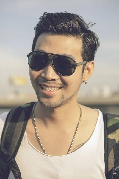 Faccia di asiatico più giovane uomo dentino sorridente faccia felicità emozione — Foto Stock
