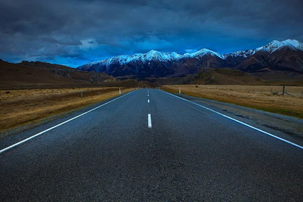 Perspektive Asphaltautobahn im arthurschen Pass-Nationalpark — Stockfoto