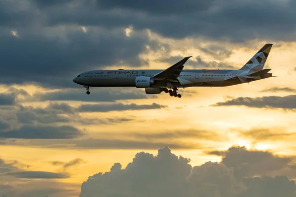 TAILANDIA DE BANGKOK - 3 DE SEPTIEMBRE DE 2017: avión de la vía aérea etihad, unir — Foto de Stock