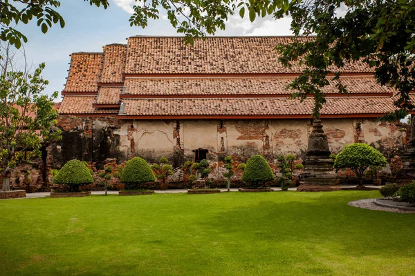 Old brick buddhist church in wat yai chai mongkol atyutthaya wor — Stock Photo, Image