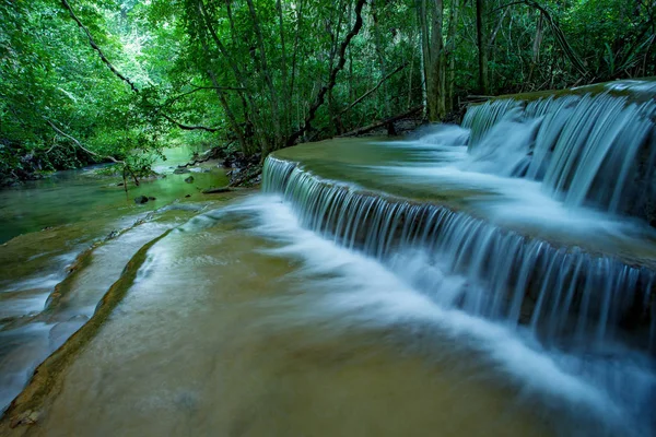 Flowing of limestone water falls in hauy mae kamin national park — Stock Photo, Image