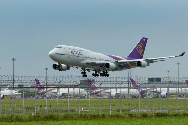 TAILANDIA DE BANGKOK - SEP25,2017: Boeing 747 del avión tailandés de la vía aérea — Foto de Stock