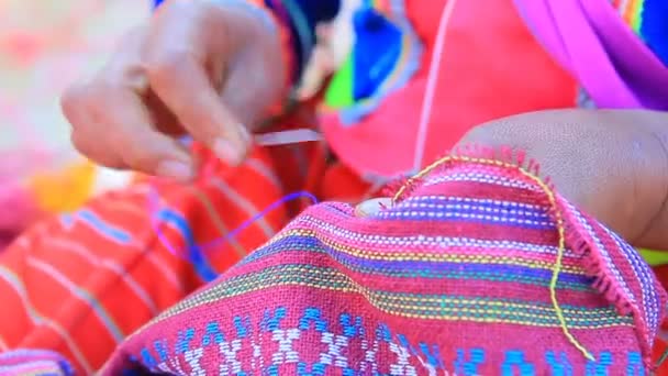Thai dara-ang domestic hill tribe in chiangmai northern of thailand make a clothing hand craft — Stock Video