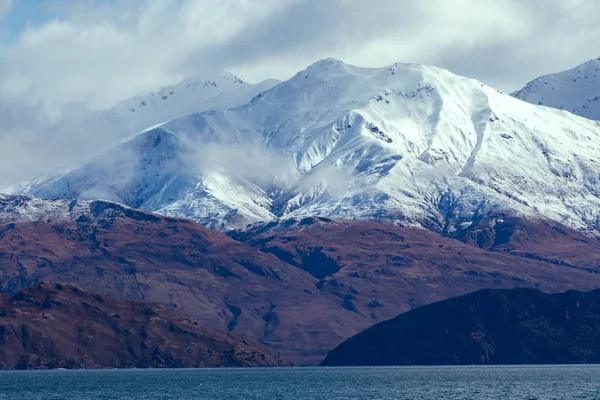 Snow mountain in lake wanaka south land new zealand — Stock Photo, Image