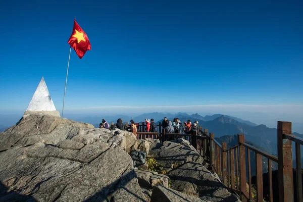 SAPA VIETNAM - NOV4,2017 : large number of tourist attraction to — Stock Photo, Image