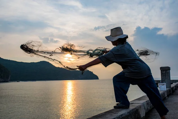 Thai local fishing man in klong warn prachuap khiri khan souther — Stock Photo, Image