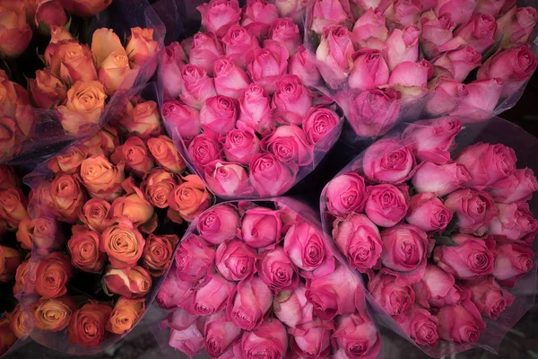 Vista superior hermoso color rosa de rosas ramo de flores — Foto de Stock