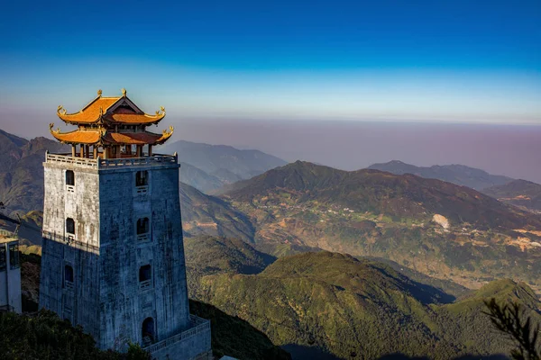 Beautiful scenic of fansipan peak highest mountain of indochina — Stock Photo, Image