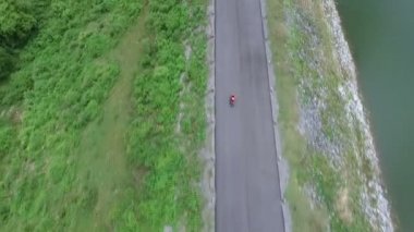 Asfalt yolda sürme motosiklet