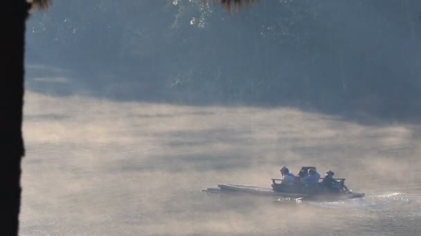 泰国北部 Sorn 湖的旅游帆船竹筏漂流 — 图库视频影像