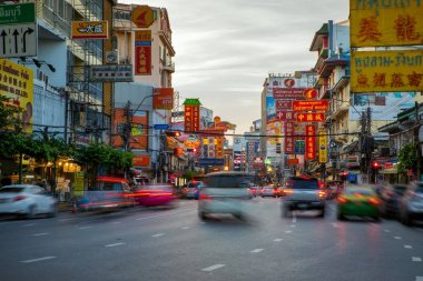 Bangkok Tayland - Dec30, 2017: ru yaowaratch Road'da trafikte