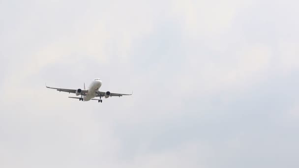 Повітряний Літак Наближається Посадки Злітно Посадкову Смугу Аеропорту — стокове відео