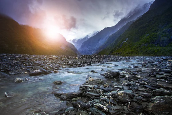 Arroyo de franz josef glaciar destino de viaje más popular —  Fotos de Stock