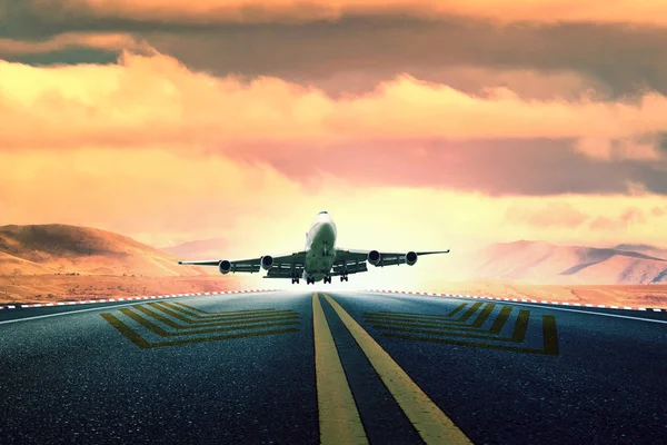 Large passenger plane take off from airport runway — Stock Photo, Image