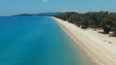 Phuket Denizi 'nin havadan görünüşü ve Tayland' ın güneyindeki deniz adamı.