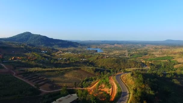 ペチャブーン タイの北東の山の道の空撮 — ストック動画