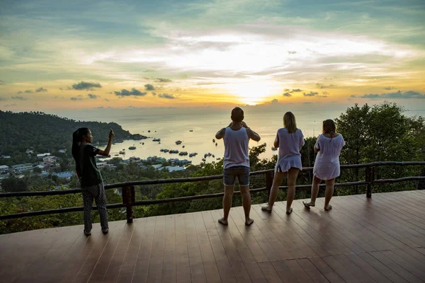 Kohtao thailand - märz 3,2018: unbekannter tourist nimmt ein p — Stockfoto