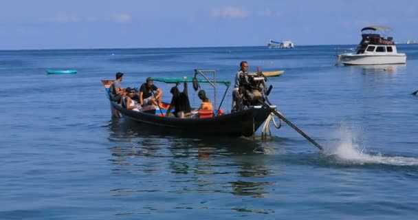 Koh Tao Thailand March5 2018 Turista Barco Cauda Longa Partida — Vídeo de Stock