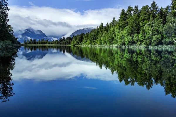 Hermoso paisaje del lago Matheson destino viajero más popular — Foto de Stock