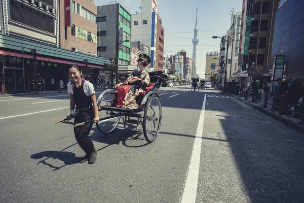 Tokio Japonia - Sep 12,2015: siedząc na rick niezidentyfikowane turystycznych — Zdjęcie stockowe