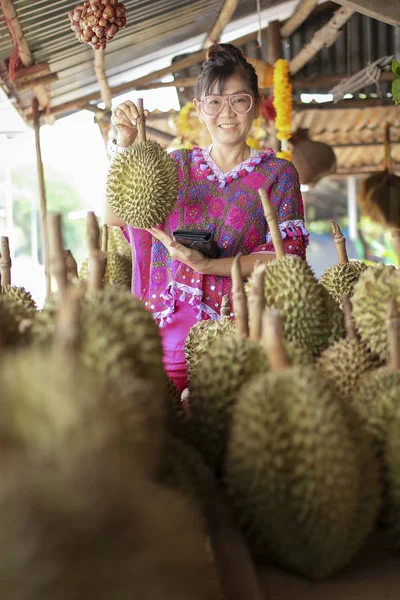 Asian woman holding durian fruit and toothy smiling with happine — Stock Photo, Image
