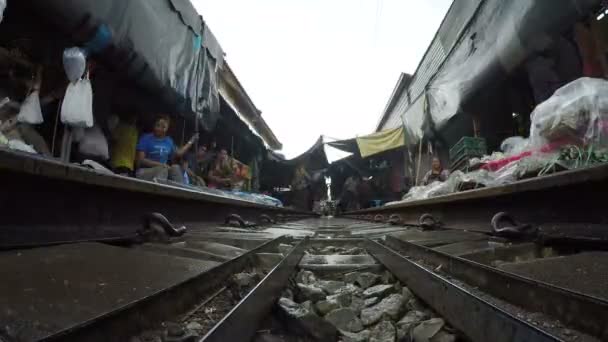 Timelaps Amazing Railway Market Samut Songkhram Province Ththailand — стоковое видео