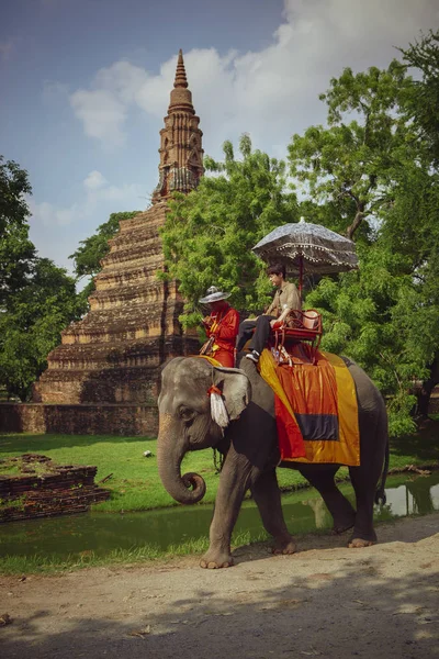 Ayutthaya tailândia-setembro14,2017: turista asiático assumindo — Fotografia de Stock