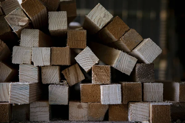 Surface de coupe du bois dans l'atelier de travail à domicile — Photo