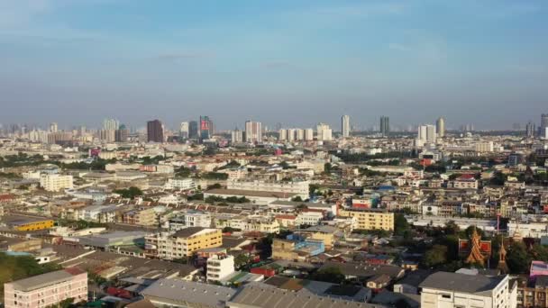 bangkok thailand - 21.November2019: Luftaufnahme wunderschönes modernes Gebäude am Chaopraya-Fluss im Herzen der thailändischen Hauptstadt 