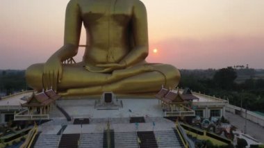 Tayland 'daki büyük Buda heykelinin havadan görünüşü