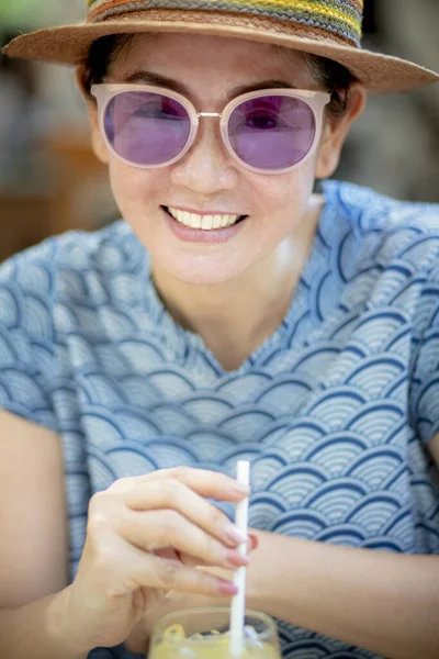 Close Headshot Beautiful Woman Drinking Cool Beverage Glass — Stock Photo, Image
