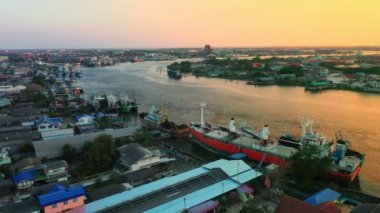 Samuth Sakorn 'daki Mahachai Kasabası' nın havadan görünüşü Bangkok Tayland 'ın dışında.
