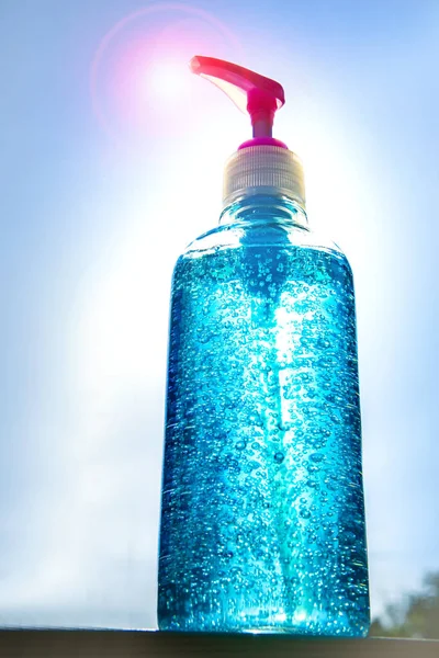 Handdesinfektionsmittel Gel Flasche Für Handhygiene Corona Virenschutz Freien Gegen Sonnenlicht — Stockfoto