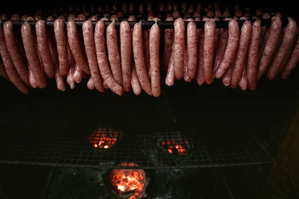 Processo Fabricação Salsicha Porco Tradição Tailandesa Forno Carvão — Fotografia de Stock