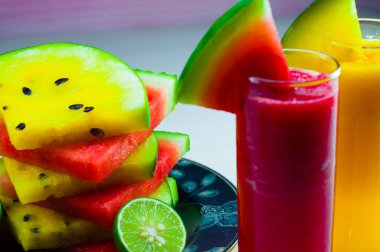 karpuz suyu taze meyve karpuz kırmızı ve sarı karpuz yapılır