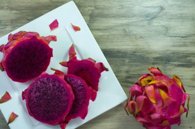 taze dragon meyve fotoğraf. Dragon meyve dilimleri