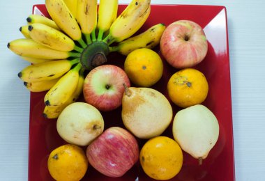 taze meyve bir tepside çeşitli davranır