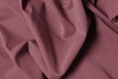 Pastel renkli pamuk tişört. Kıyafet dokusu arka planı. Üst Manzara. Kapsül giysi konsepti. Yaratıcı düz yatak. Asgari biçim.