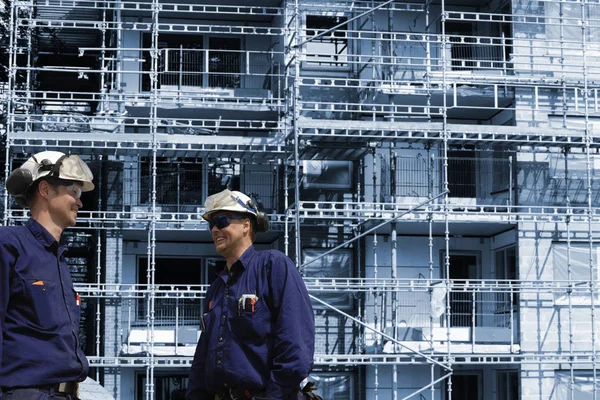 Surveying engineers and construction industry — Stock Photo, Image