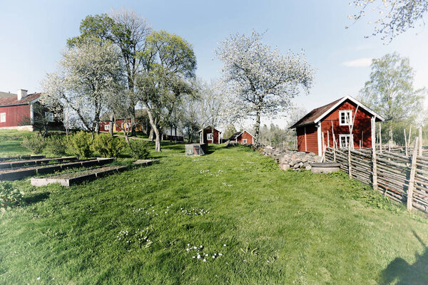 старые амбары и коттеджи
