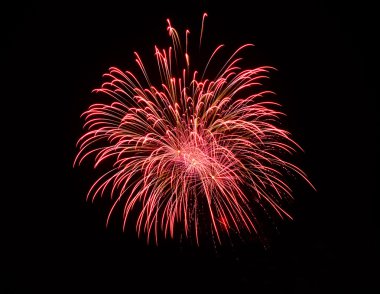 Geceleyin havai fişekler