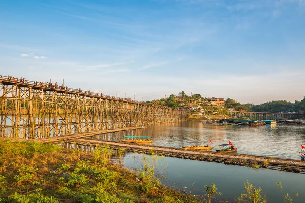 Pont en bois (pont Mon) dans le district de Sangkhlaburi, Kanchanabur — Photo